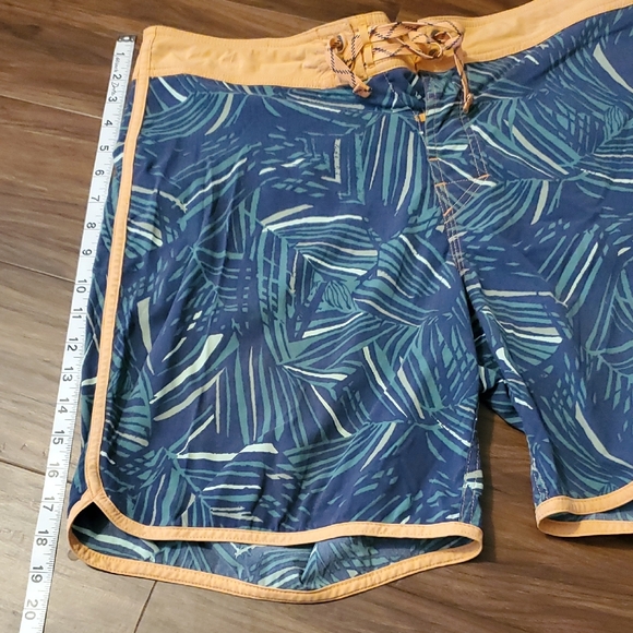Patagonia Men's Tropical Blue and Orange Board Shorts - Picture 8 of 8